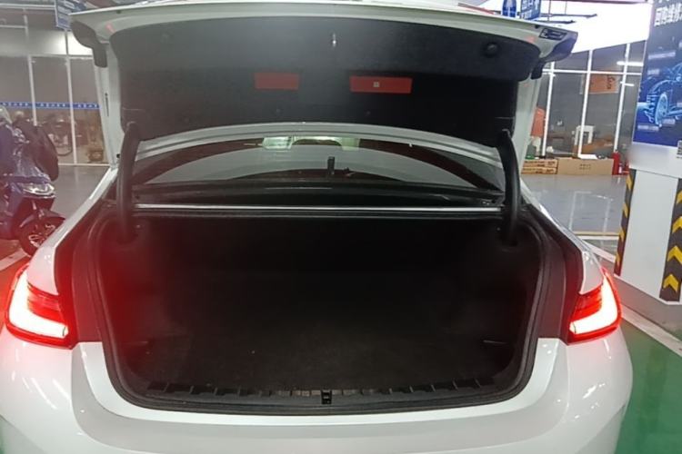 Used BMW i3 2024 eDrive 40 L Midnight Edition Trunk