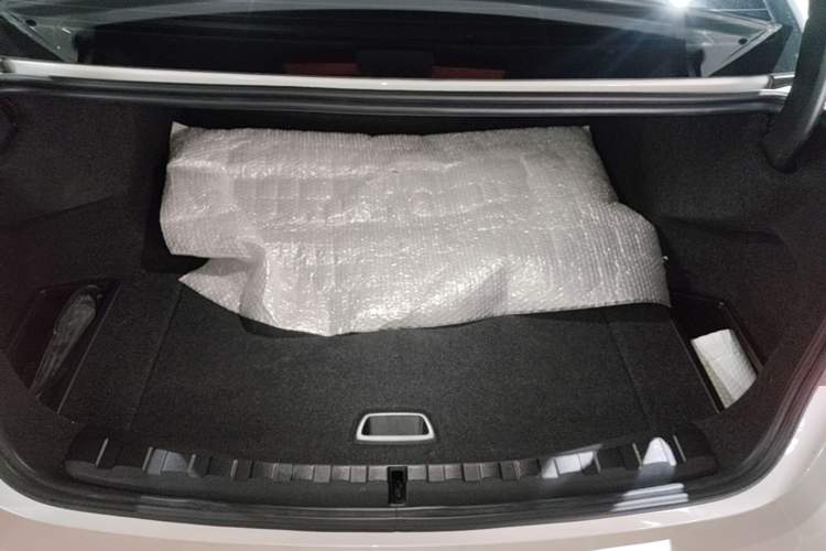 Used BMW i3 2024 eDrive 40 L Midnight Edition Trunk