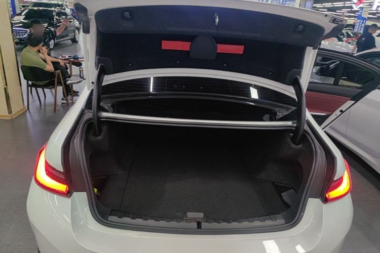 Used BMW i3 2024 eDrive 40 L Midnight Edition Trunk