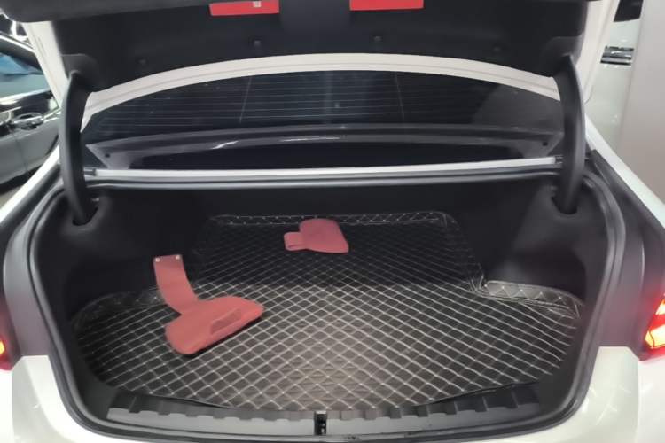 Used BMW i3 2024 eDrive 40 L Midnight Edition Trunk
