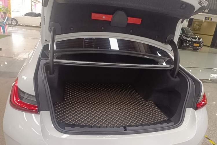 Used BMW i3 2024 eDrive 35 L Trunk