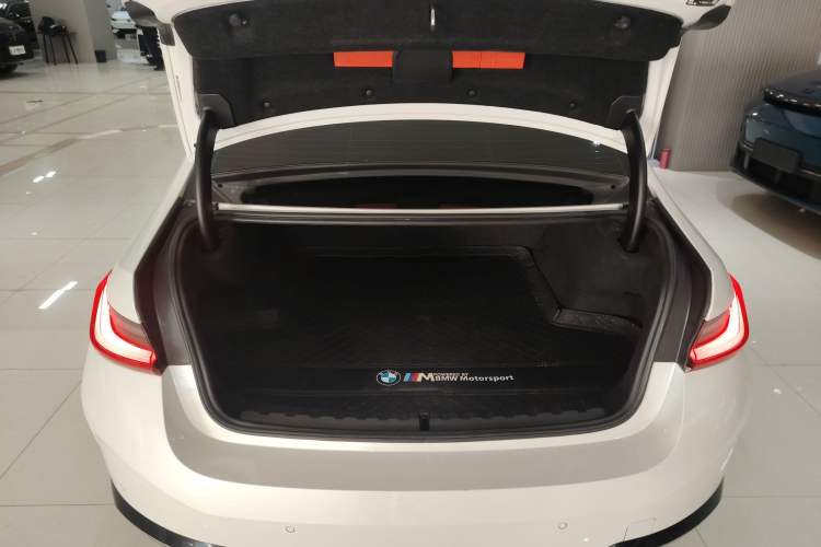 Used BMW i3 2024 eDrive 35 L Trunk