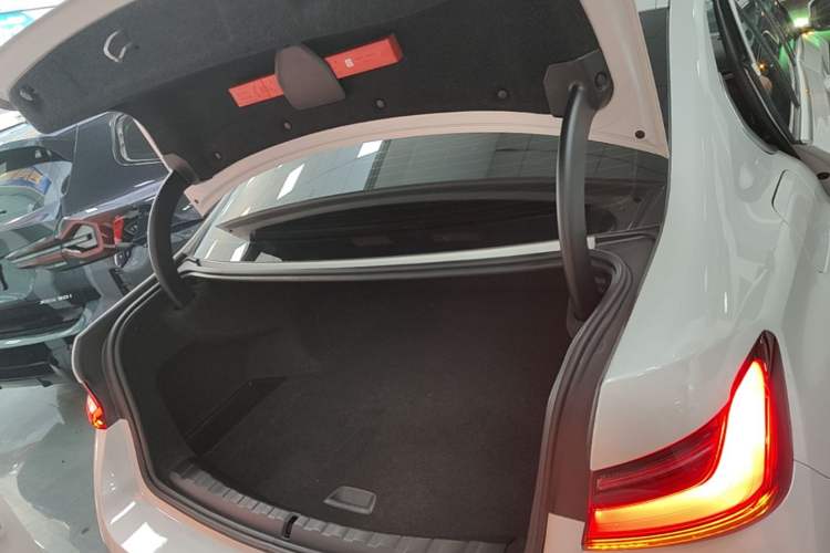 Used BMW i3 2024 eDrive 35 L Trunk