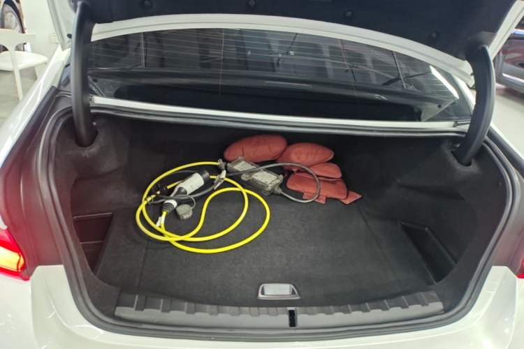 Used BMW i3 2024 eDrive 40 L Midnight Sports Package Trunk