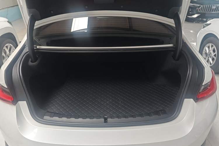 Used BMW i3 2024 eDrive 35 L Trunk