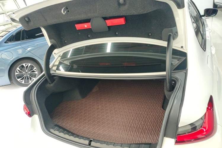 Used BMW i3 2024 eDrive 40 L Midnight Edition Trunk