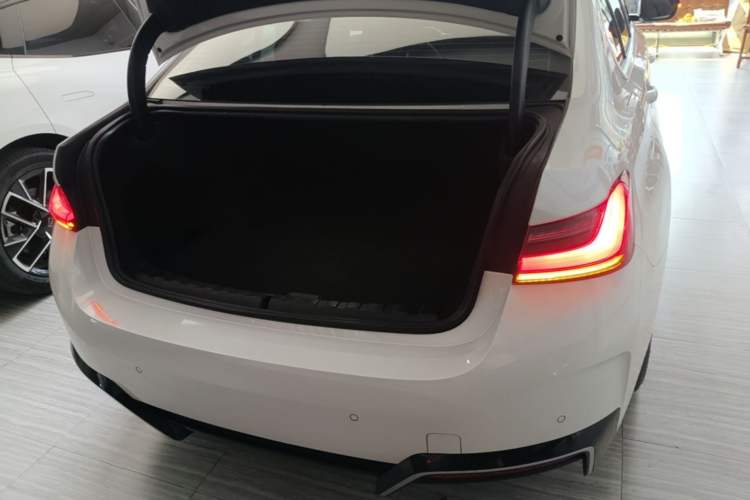 Used BMW i3 2024 eDrive 35 L Trunk