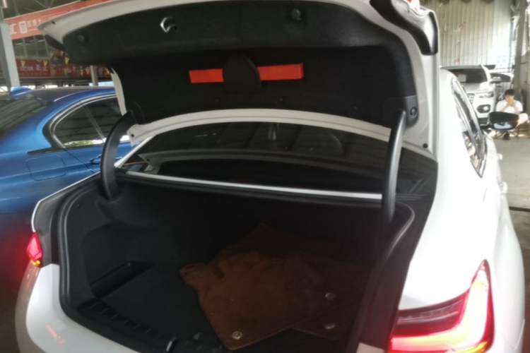 Used BMW i3 2024 eDrive 40 L Midnight Edition Trunk