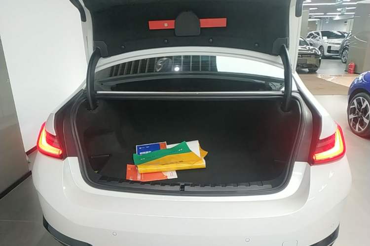 Used BMW i3 2024 eDrive 35 L Trunk
