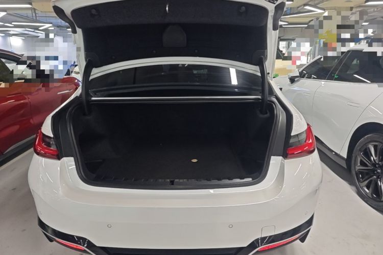 Used BMW i3 2024 eDrive 40 L Midnight Edition Trunk