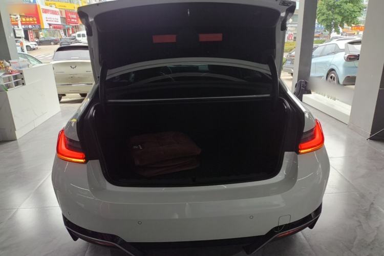Used BMW i3 2024 eDrive 35 L Trunk