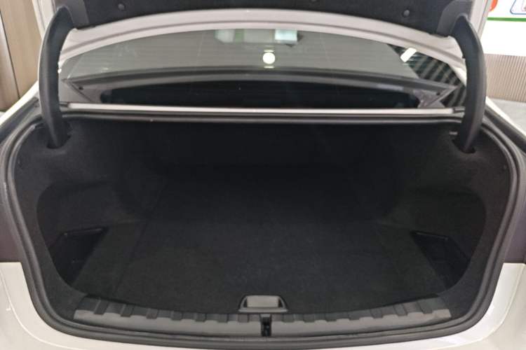 Used BMW i3 2024 eDrive 35 L Trunk