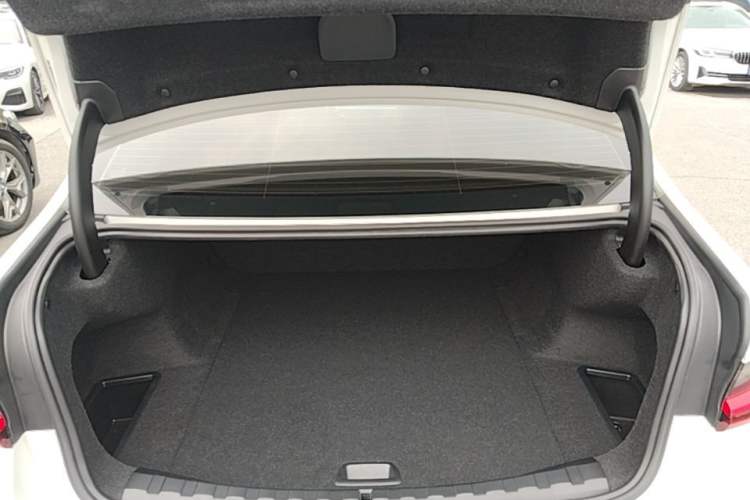 Used BMW i3 2024 eDrive 40 L Midnight Sports Package Trunk