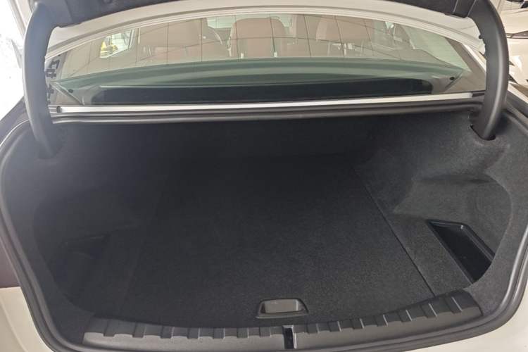Used BMW i3 2024 eDrive 35 L Trunk