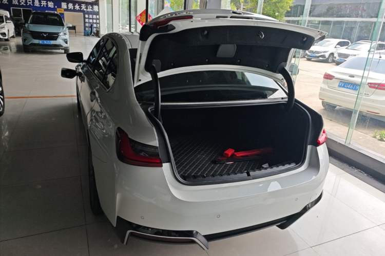Used BMW i3 2024 eDrive 35 L Trunk