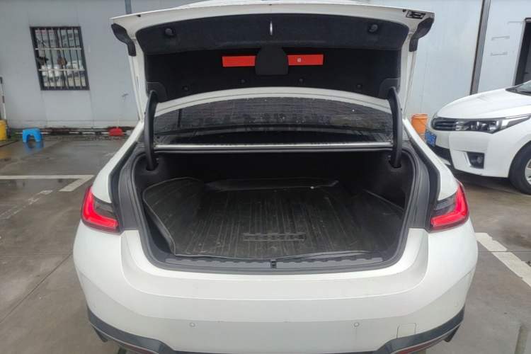 Used BMW i3 2024 eDrive 35 L Trunk