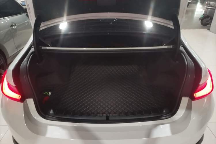 Used BMW i3 2024 eDrive 40 L Midnight Sports Package Trunk