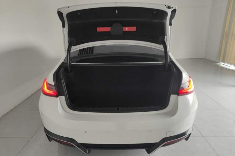 Used BMW i3 2024 eDrive 35 L Trunk
