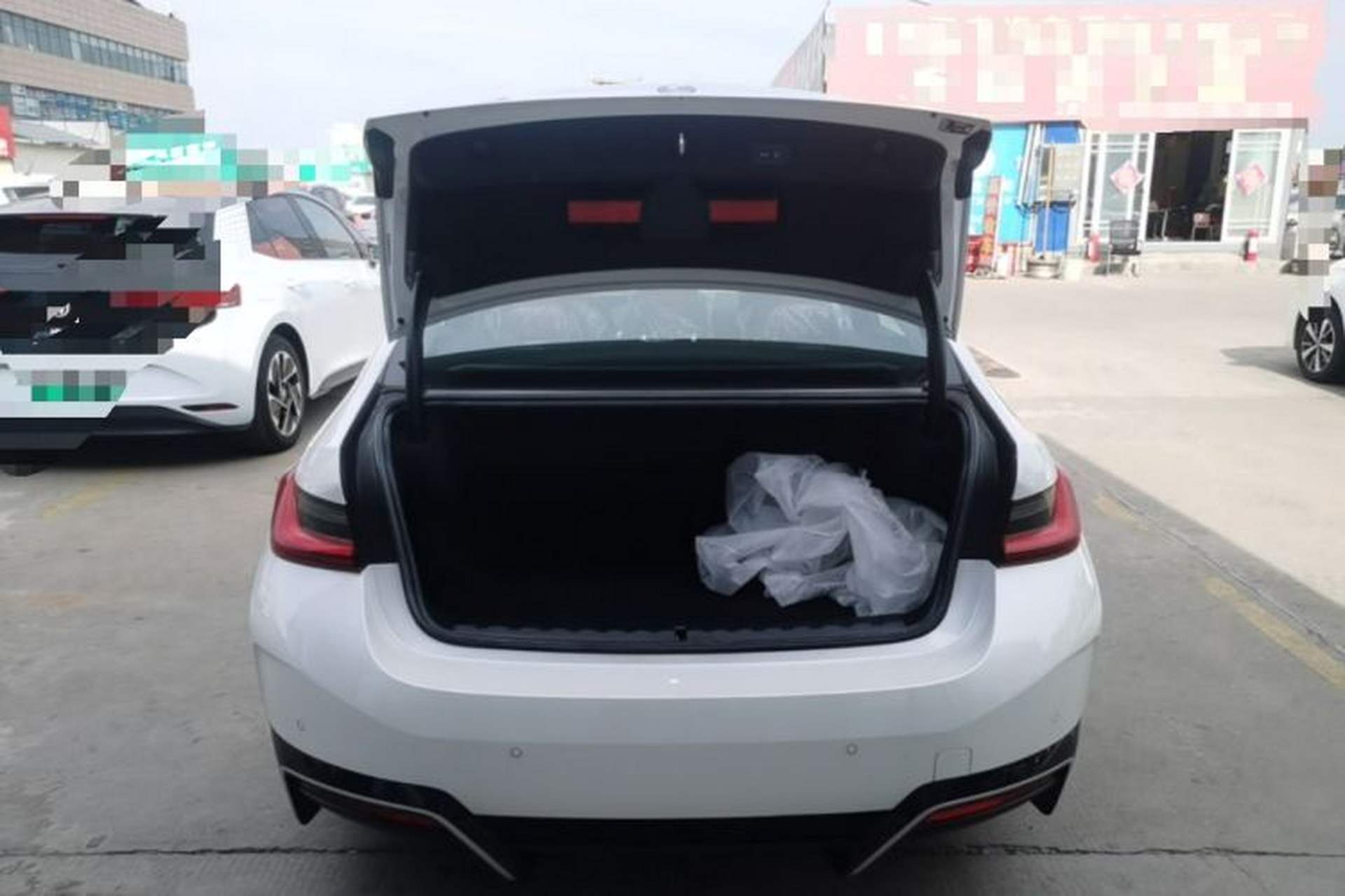 Used BMW i3 2024 eDrive 35 L Trunk