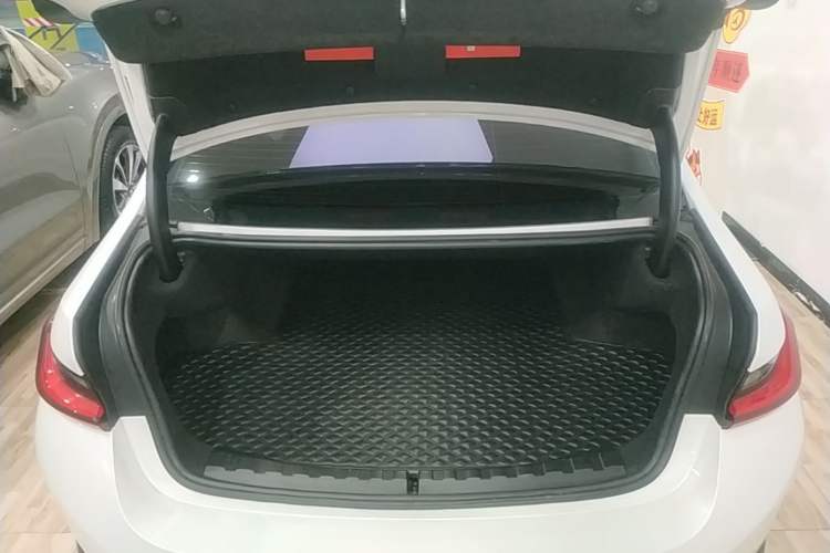 Used BMW i3 2024 eDrive 40 L Midnight Sports Package Trunk