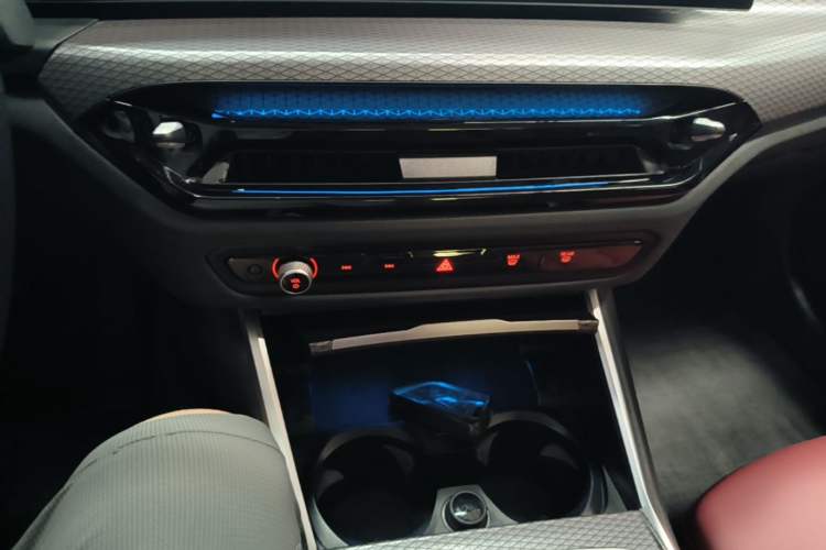 Used BMW i3 2025 eDrive 40 L Midnight Edition Audio And AC Panel