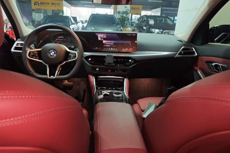 Used BMW i3 2025 eDrive 40 L Midnight Edition Audio And AC Panel