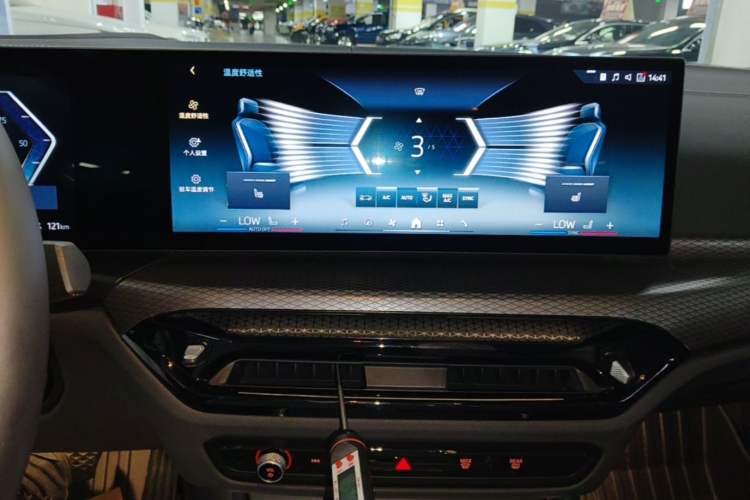 Used BMW i3 2025 eDrive 40 L Midnight Sports Package Audio And AC Panel