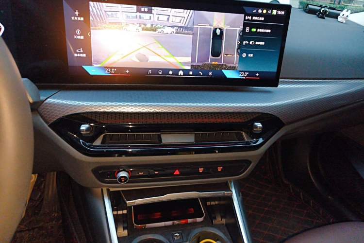 Used BMW i3 2025 eDrive 40 L Midnight Edition Audio And AC Panel