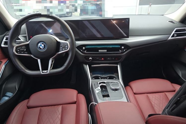 Used BMW i3 2025 eDrive 35 L Center Console