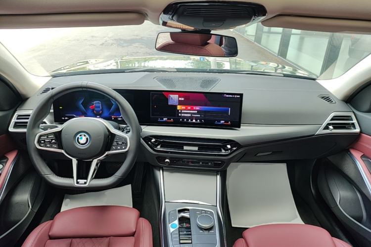Used BMW i3 2025 eDrive 35 L Center Console