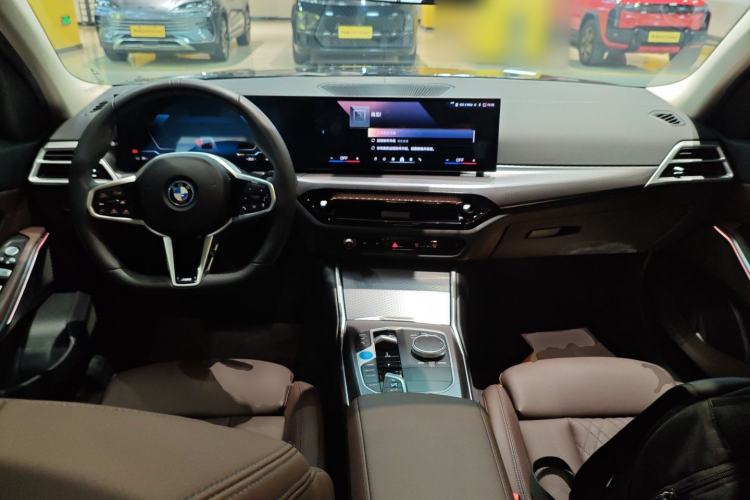 Used BMW i3 2025 eDrive 40 L Midnight Edition Center Console