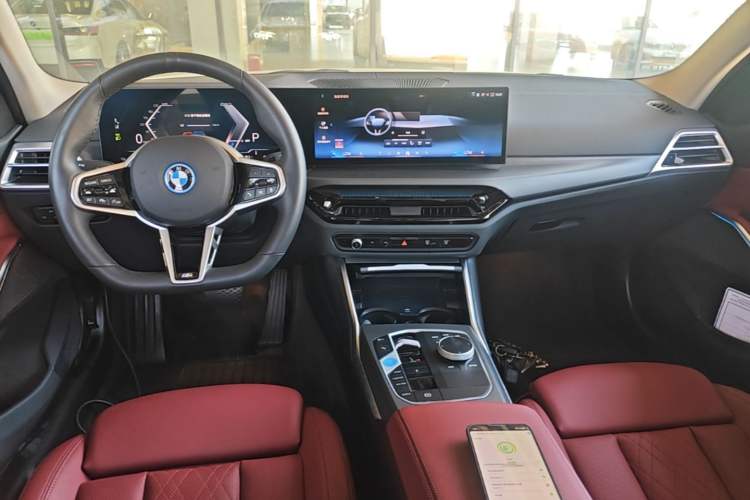 Used BMW i3 2025 eDrive 35 L Center Console