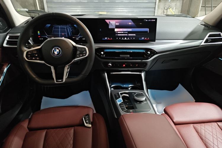 Used BMW i3 2025 eDrive 40 L Midnight Edition Center Console