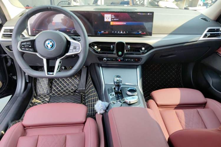 Used BMW i3 2025 eDrive 35 L Center Console