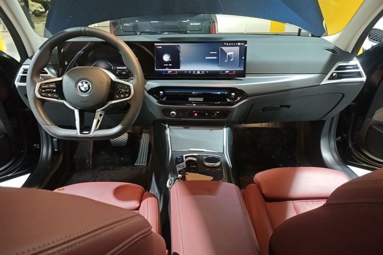 Used BMW i3 2025 eDrive 35 L Center Console