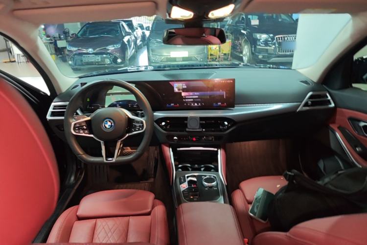 Used BMW i3 2025 eDrive 40 L Midnight Edition Center Console