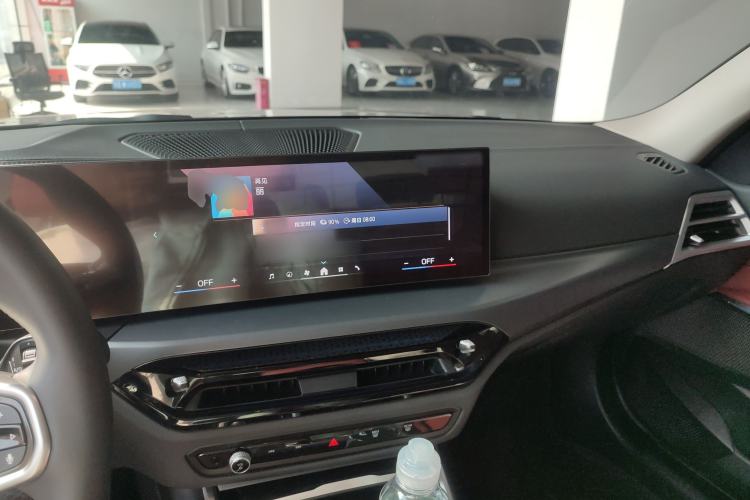 Used BMW i3 2025 eDrive 35 L Center Console