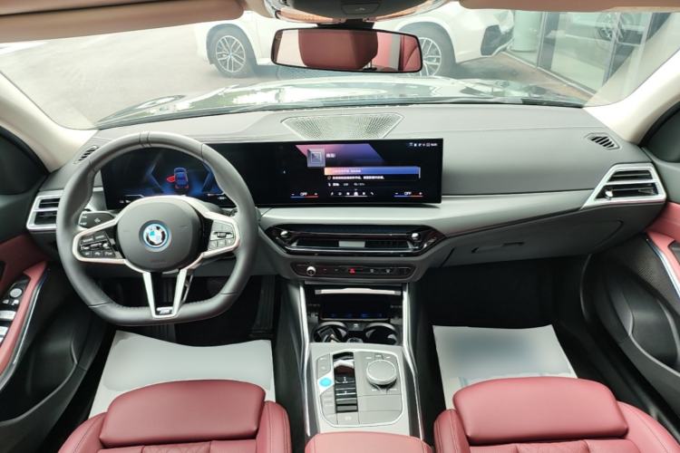 Used BMW i3 2025 eDrive 35 L Center Console