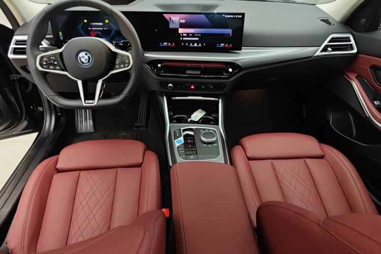Used BMW i3 2025 eDrive 40 L Midnight Sports Package Center Console