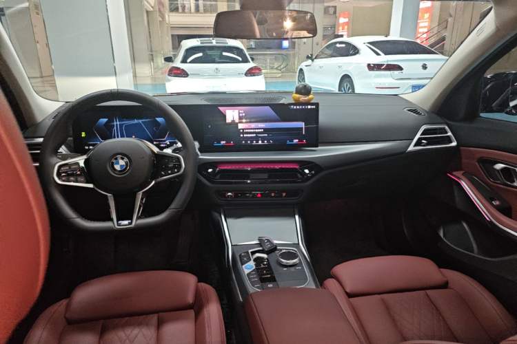 Used BMW i3 2025 eDrive 35 L Center Console