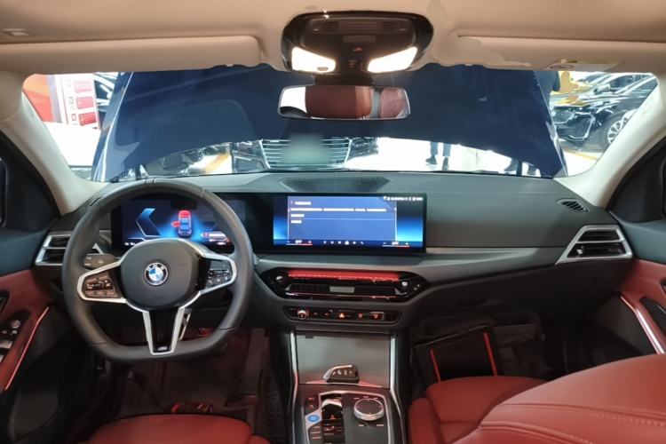 Used BMW i3 2025 eDrive 35 L Center Console