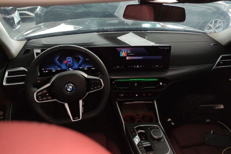 Used BMW i3 2025 eDrive 35 L Center Console