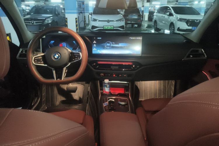Used BMW i3 2025 eDrive 35 L Center Console