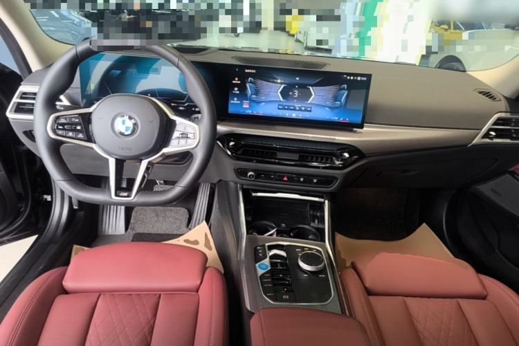 Used BMW i3 2025 eDrive 40 L Midnight Sports Package Center Console