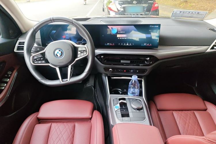 Used BMW i3 2025 eDrive 40 L Midnight Sports Package Center Console