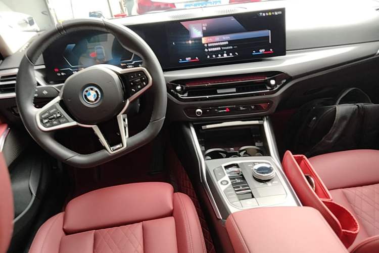 Used BMW i3 2025 eDrive 35 L Center Console
