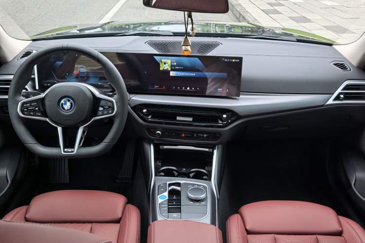 Used BMW i3 2025 eDrive 35 L Center Console