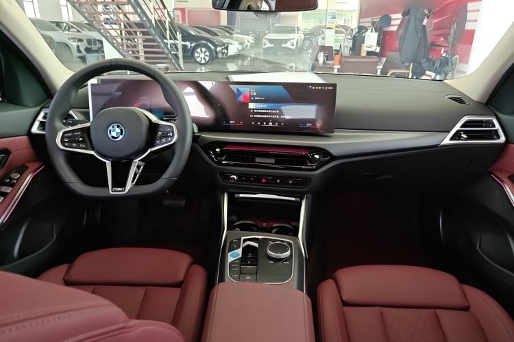Used BMW i3 2025 eDrive 35 L Center Console