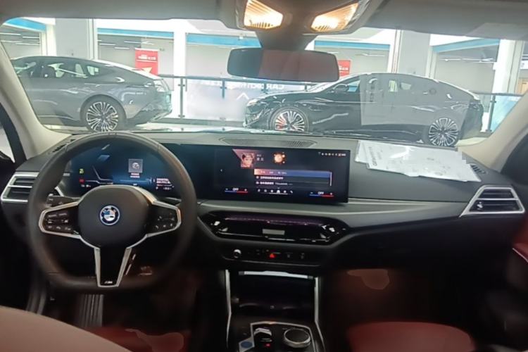 Used BMW i3 2025 eDrive 35 L Center Console