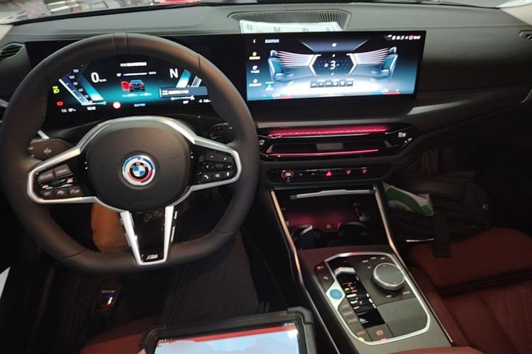 Used BMW i3 2025 eDrive 35 L Center Console